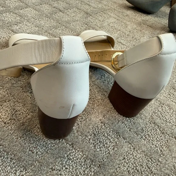 Michael Kors Elegant White Sandals - Picture 3 of 6